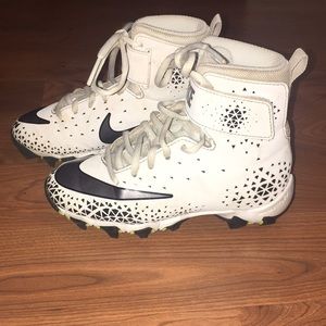 nike youth force savage shark